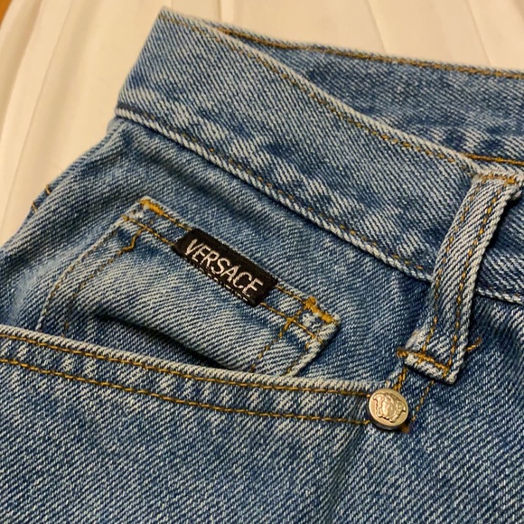 HIGH-WAISTED VERSACE FLARED MOM JEANS! 🔥🔥🔥 - Picture 11 of 12